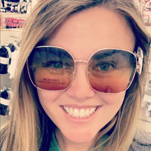 Meet your Posher, Stacey - Picture 1 of 1